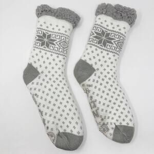 Muk Luks Fuzzy Crew Height Slipper Socks White Gray Non Skid Dots Cozy Warm